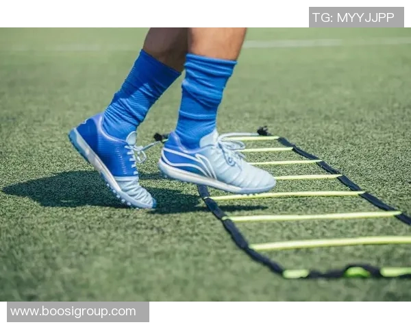 穿李宁足球鞋的球星有哪些 他们如何在赛场上展现独特风采